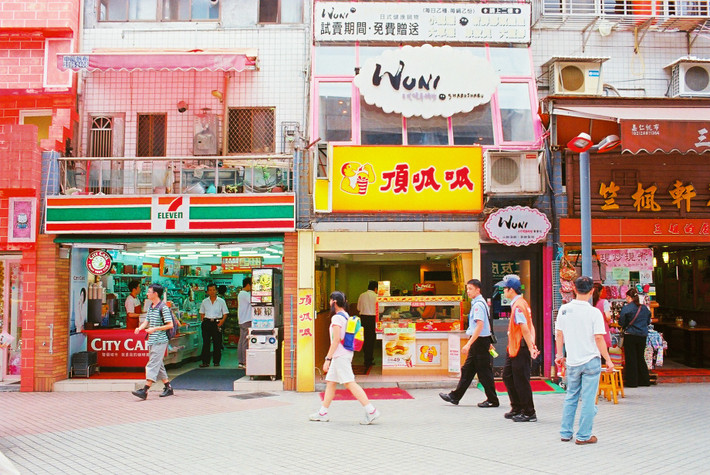 Ở Đài Loan, 7-Eleven thậm chí còn phổ biến hơn Starbucks. Thành phố Đài Bắc chỉ 23 triệu người nhưng có tới 4.400 địa điểm.