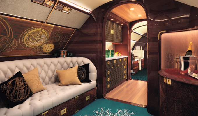 Các cabin chính vô cùng rộng rãi, đều được ốp gỗ gụ và đồng thau như thời quý tộc xưa.