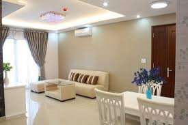 Về việc chọn mua điều hòa thông minh phù hợp nhất có thể cho mọi gia đình, anh Lộc, chủ một cửa hàng điện máy ở Hà Nội cho biết: "Chúng tôi thường khuyên khách hàng lựa chọn điều hòa thông minh phù hợp với diện tích và không gian phòng ở. Bởi mỗi máy điều hòa đều được thiết kế có công suất phù hợp với diện tích phòng cần gắn. Nếu chênh lệch quá lớn đòi hỏi điều hòa tỏa nhiệt diện rộng sẽ tốn điện năng rất nhiều, đồng thời cũng nhanh hỏng hơn".