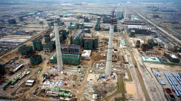 Khu liên hợp gang - thép và cảng Sơn Dương (Formosa Hà Tĩnh) tại khu kinh tế Vũng Áng là một trong những dự án khủng của Tập đoàn Formosa tại Việt Nam với tổng vốn đầu tư lên đến 28 tỷ USD và tổng diện tích 3.035,67 ha. Trong ảnh là toàn cảnh khu liên hợp Formosa tại KCN Vũng Áng. Ảnh: Báo mới.