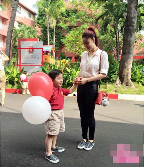 Một năm ca sỹ Trương Quỳnh Anh chi gần 100 triệu đồng tiền học phí cho bé Sushi theo học tại một trường quốc tế nổi tiếng ở Sài Gòn. Ảnh: Blog tâm sự.