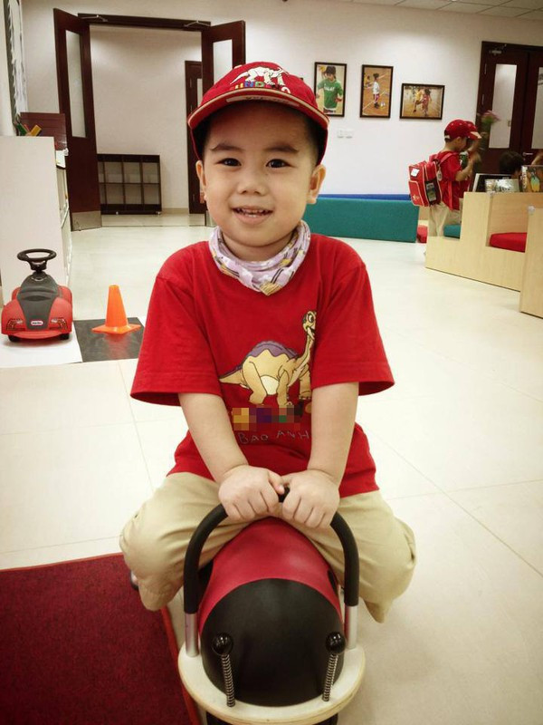 Ku Híp, con trai của diễn viên Hải Anh cũng được cho học ở trường mầm non Anh Quốc như Subeo của Hồ Ngọc Hà. Một số cục cưng của các sao khác là bé Devon nhà Trương Ngọc Ánh,cậu bé Todd con trai của người đẹp Dương Thùy Linh cũng học ở trường này. Ảnh: Blog tâm sự.