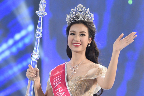Tối 28/8, Chung kết Hoa hậu Việt Nam 2016 diễn ra với kết quả cao nhất thuộc về người đẹp sinh năm 1996 - Đỗ Mỹ Linh. Cô sinh viên của Đại học Ngoại thương Hà Nội sẽ đội chiếc vương miện cao quý, đảm nhận trọng trách đại diện nhan sắc quốc gia trong hai năm nhiệm kỳ.
