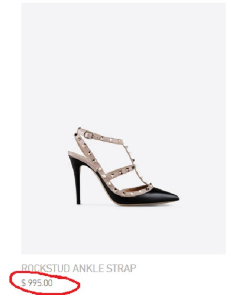 Tăng Thanh Hà sử dụng mẫu Rockstud Ankle Strap của hãng Valentino với màu đen đầy tinh tế,giá trên web bán hàng của sản phẩm này là 995 USD (khoảng 22 triệu đồng). Ảnh chụp màn hình.