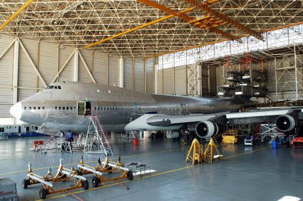 Ngoài kinh doanh vận chuyển hàng không, Vietstar Airlines còn cấp các dịch vụ khác liên quan đến khai thác chung của ngành hàng không như bảo dưỡng, sửa chữa máy bay; phục vụ hàng hóa; môi giới thuê máy bay, đào tạo phi công… Đây là một cơ sở bảo dưỡng và sửa chữa máy bay của Vietstar Airlines.