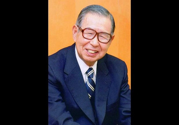 Ông chủ của chuỗi cửa hàng là Masatoshi Ito - Nhà sáng lập và chủ tịch của seven and I Holdings (Ito-Yokado), tổ chức bán lẻ lớn thứ hai thế giới. Công ty của tỷ phú này sở hữu hơn 10.000 cửa hàng 7-Eleven tại Nhật Bản và 5800 tại Mỹ.