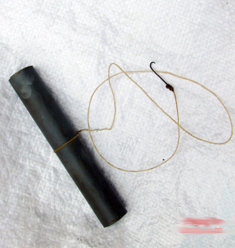 Nghề câu lươn đồng truyền thống của người dân làng Kẻ Gám, xã Xuân Thành, huyện Yên Thành, Nghệ An được nhiều người biết đến. Chỉ với công cụ là một đoạn dây cước dài khoảng 50 cm với nhiều sợi nhỏ bện vào nhau để tạo sự bền chắc. Một đầu buộc vào que tre hoặc cán bằng nhựa dài từ 7-10cm, một đầu buộc vào lưỡi câu. Lưỡi câu lươn là sợi hợp kim nhỏ là có thể câu được lươn đồng.