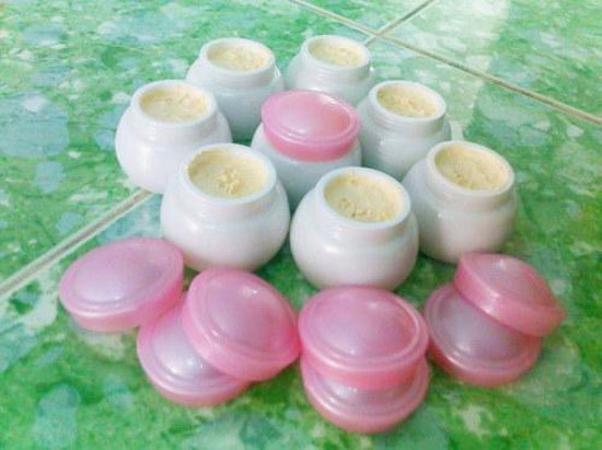 Chị Lan bị như vậy sau khi dùng thuốc tự chế bôi, đắp toàn thân làm trắng da tại Trung tâm thẩm mỹ viện Ngọc Linh, thành phố Vĩnh Yên, tỉnh Vĩnh Phúc.