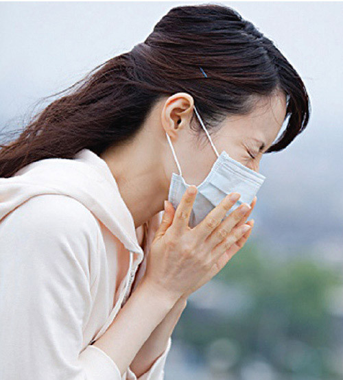 Sốt và ớn lạnh. Nó nghe có vẻ phản trực giác, nhưng nếu cơ thể bị mất nước nghiêm trọng, bạn có thể gặp các triệu chứng nhe sốt hoặc thậm chí ớn lạnh do cơ thể không điều hòa được thân nhiệt. Sốt có thể đặc biệt nguy hiểm đến tính mạng, vì vậy hãy đi khám ngay lập tức nếu bạn bị sốt cao.