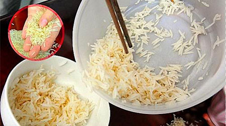 Gây ưng thư, vô sinh. Không những thế, loại nhựa tổng hợp làm ra gạo giả này về lâu dài còn gây ra những tác hại khôn lường như ung thư...Nếu gạo được làm giả bằng nhựa thì trong quá trình nấu nướng chế biến, gặp nhiệt độ cao sẽ biến dạng và sinh ra các chất bột nhựa có hại cho sức khoẻ. Nếu có thành phần nhựa melamine khi nuốt hoặc hít vào phổi hoặc bị hấp thụ qua da lâu ngày có thể gây ung thư hoặc vô sinh. Liều gây chết thông thường là 3g cho mỗi kg trọng lượng cơ thể.
