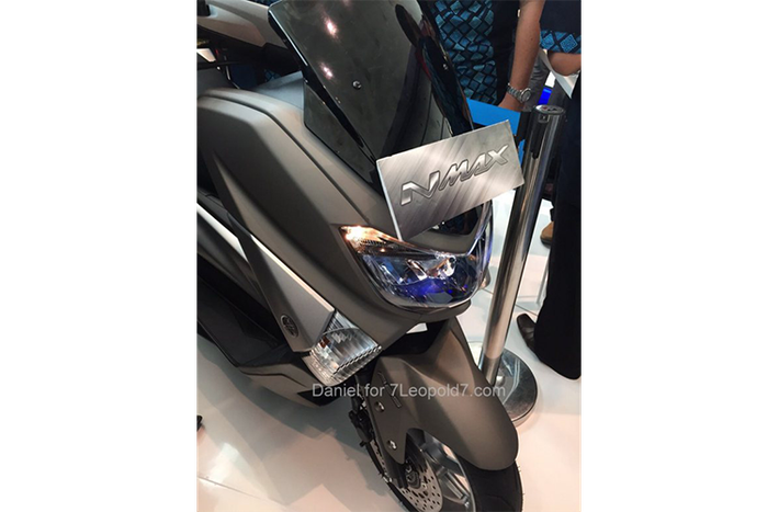 NMax 150 có thiết kế tương đồng với Honda PCX với phần đầu xe, cụm đèn pha và đèn hậu lớn.