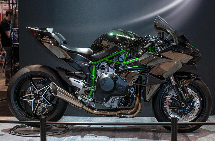 Thiết kế không giống bất cứ chiếc superbike nào trên thị trường hiện nay.
