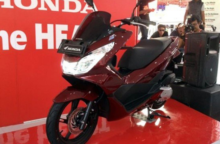 ...còn PCX 150 thì bo tròn hơn.