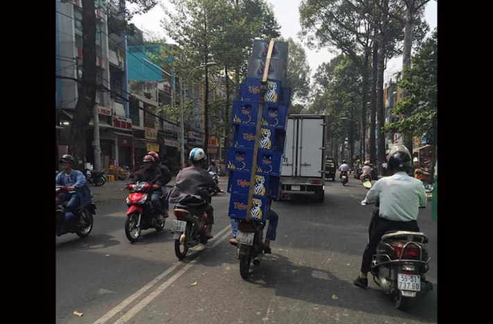 Có lẽ đây là người phá kỷ lục chở hàng tại Việt Nam cho tới thời điểm này