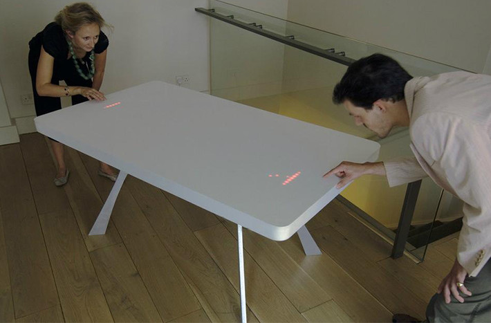 Ping Pong table: Chiếc bàn phong cách công nghệ hiện đại này nhằm định hình lại bàn đánh bóng bàn truyền thống, sử dụng 2.500 bóng đèn LED và hai miếng đệm theo dõi (track pad). Trò chơi được lập trình sẵn trong một con chip siêu nhỏ gắn trong, có chức năng điều khiển một ma trận đèn LED đặt bên dưới bề mặt đá nhân tạo Corian để bóng có thể nảy trên mặt bàn.