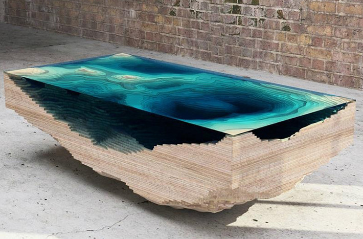 Abyss Table: Như đúng tên gọi "Chiếc bàn biển thẳm", khi bạn nhìn chằm chằm thật lâu vào một vùng "biển sâu" trong chiếc bàn, nó sẽ nhìn chằm chằm lại phía bạn. Chiếc bàn uống trà này nhằm đem đến sự thăng hoa về sáng tạo và thư giãn cho người ngồi, nhưng đổi lại có cái giá không hề rẻ: 9.800 bảng Anh (~322 triệu) chưa bao gồm VAT.