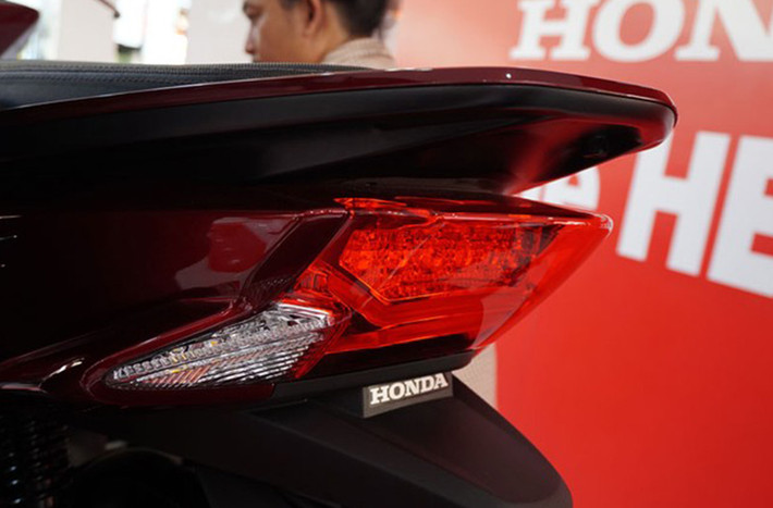 ...đèn hậu của PCX 150.