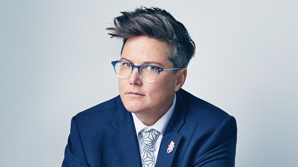 Hannah Gadsby. Hannah Gadsby là diễn viên hài nổi tiếng người Úc. Cô được chẩn đoán mắc chứng tăng động, tự kỷ khi trưởng thành. Không hề suy sụp, Hannal cho biết chẩn đoán giúp cô thay đổi cách nhìn nhận, hiểu về bản thân.