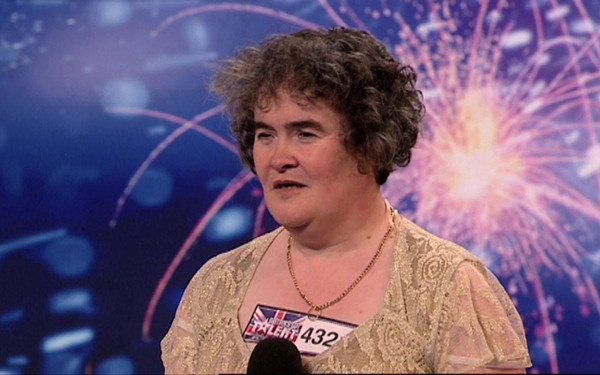 Susan Boyle. Susan Boyle là ca sĩ người Scotland, nổi lên như một hiện tượng toàn cầu khi xuất hiện trong chương trình “Britain’s Got Talent” năm 2009. Ngay từ nhỏ, Susan thường xuyên trở thành đối tượng bắt nạt của bạn bè khi mắc chứng chậm hiểu trong học tập.