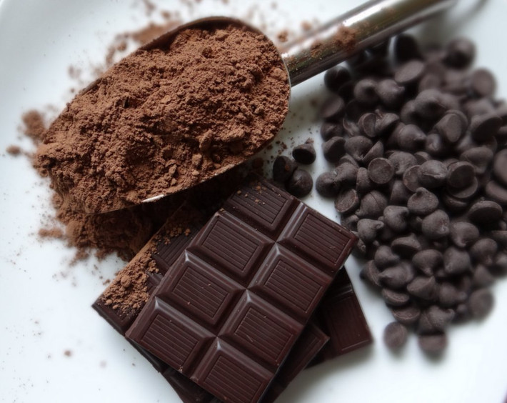 Sôcôla đen với hàm lượng flavanol cao có thể bảo vệ da khỏi bị tổn thương do ánh nắng mặt trời. Nó cũng có thể cải thiện độ ẩm cho da, độ dày và mịn của da.