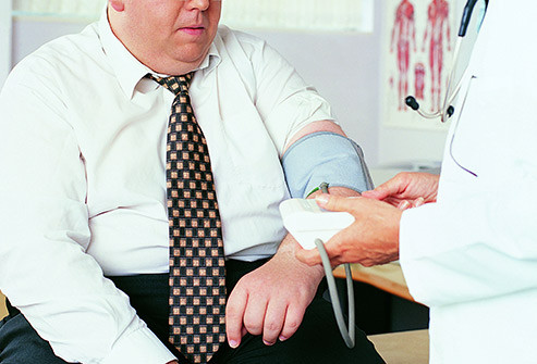 Ai không chịu ảnh hưởng của NAFLD? Bạn có nhiều khả năng mắc NAFLD nếu bạn thừa cân hoặc béo phì, có bệnh tiểu đường, cholesterol cao và chất béo trung tính, huyết áp cao, hoặc viêm gan C và các nhiễm trùng gan khác; hoặc dùng một số loại thuốc nhất định, bao gồm steroid hoặc thuốc cho bệnh ung thư hoặc các vấn đề về tim. Hầu hết những người có loại gan nhiễm mỡ này đều ở độ tuổi trung niên. Nhưng bệnh có thể xảy ra với bất cứ ai, ngay cả trẻ em.