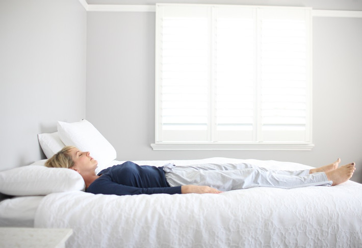 Vị trí này cũng không phải là một lựa chọn tốt nếu bạn có triệu chứng bị ngưng thở khi ngủ - biểu hiện thở nông hoặc tạm dừng hơi thở khiến bạn không thể ngủ ngon. Nằm ngửa khi ngủ cũng có thể dẫn đến đau lưng dưới. Tuy nhiên, tư thế này lại có lợi ích giúp hồi lưu axit.