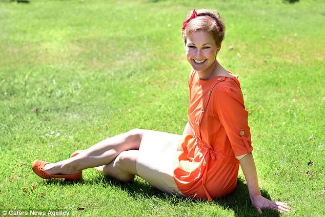 Cô Thea Wilson ở Burwarton, Shropshire (37 tuổi) hoảng hốt tỉnh dậy và thấy cơ thể bị bầm những vết lớn. Điều lạ là, đêm hôm trước cô rất tỉnh ráo và không hề va chạm vào đâu cả.