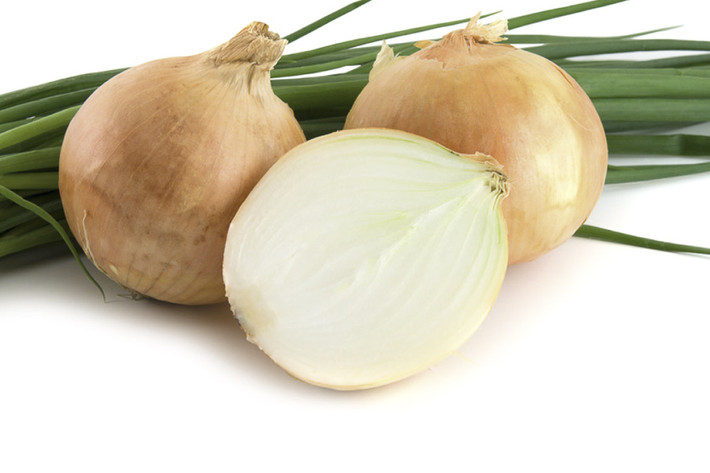 Cà rốt. Chất carotenoid được đặc trưng bởi màu vàng cà rốt giúp ngăn chặn đục thủy tinh thể, ngăn ngừa ung thư và giảm nguy cơ phát triển bệnh tim mạch.