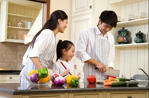 Ngoài ra chất beta caroten (chất tiền vitamin A) có trong cà rốt chỉ tan trong dầu mỡ nên việc ninh, nấu chín cà rốt với dầu mỡ hay thịt là cách tốt nhất để sử dụng triệt để lượng vitamin dồi dào có trong nó.