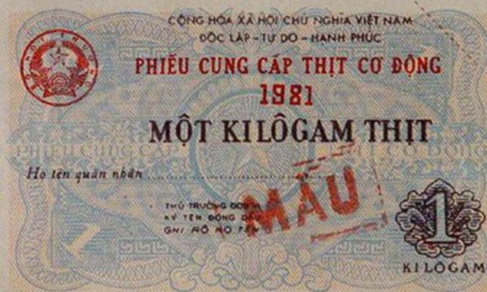 Đây là ảnh phiếu mua thịt cơ động. Số lượng mua nhiều nhất là 1kg. Trong thời kỳ bao cấp, thịt chỉ là thứ yếu, gạo và rau mới là 2 thứ quan trọng nhất. (Nguồn: honglam.vn)