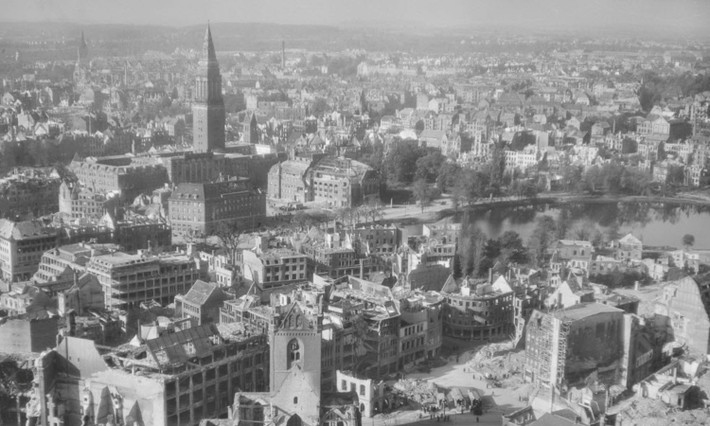 Thủ đô Warsaw của Ba Lan những năm 1930 trước khi bị quân Đức chiếm đóng từng là một thành phố thanh bình và xinh đẹp. (Nguồn: wikimedia.org)