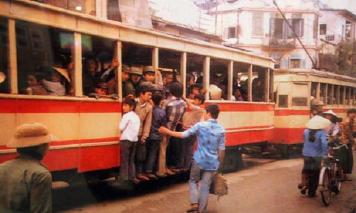 Sau Tết, mọi người bắt đầu trở lại với công việc của mình. Với mỗi người làm ăn xa, giây phút ấm áp được trở về đoàn tụ bên gia đình những ngày Tết tuy ngắn ngủi nhưng sẽ là động lực giúp họ cố gắng làm việc trong suốt năm tới.