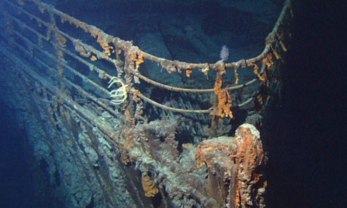 Năm 1865, Jules Verne đã tiên đoán chuẩn xác về việc tàu vũ trụ Apollo sẽ đặt chân lên Mặt Trăng và xuất phát từ Florida, Mỹ. Ông thậm chí còn tiên đoán chính xác tên của con tàu cũng như số lượng các phi hành gia. (Nguồn: vn.edu.vn)
