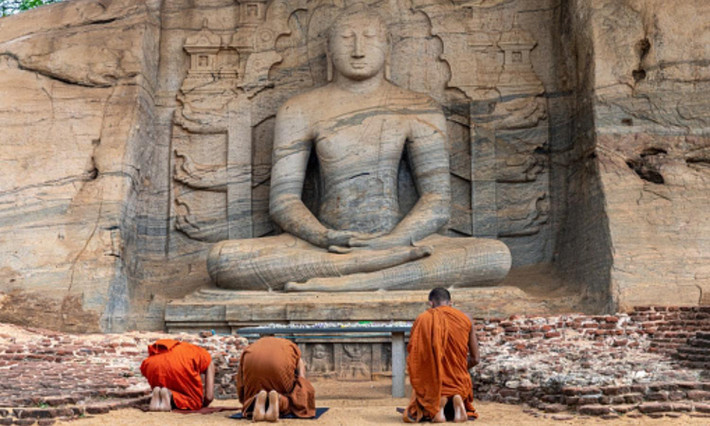 6. Đền đá Gal Viharaya: nằm ở thị trấn Polonnaruwa, là khu vực lưu giữ một trong những tượng Phật ngoạn mục nhất thế giới – tiêu biểu là ngôi đền đá Gal Viharaya. Điểm thu hút chính của ngôi đền là 4 bức tượng Phật lớn được chạm khắc vào mặt của một tảng đá granit. (Nguồn: iStock)