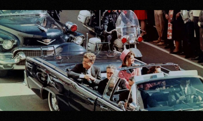 Bức ảnh đắt giá chụp Tổng thống Mỹ John F. Kennedy ở Dallas, Texas trước khi bị Lee Harvey Oswald ám sát dẫn đến cái chết của ông chủ Nhà Trắng ngày 22/11/1963.