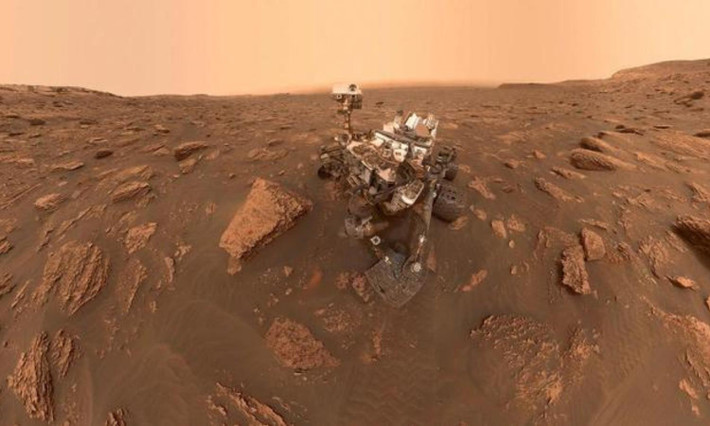 Laurie Leshin, Giám đốc Phòng thí nghiệm Sức đẩy Phản lực tại NASA cho biết: "Trong phần lớn sự nghiệp của mình, tôi đã nghiên cứu khả năng sinh sống và địa chất của sao Hỏa, tôi hiểu rằng việc mang mẫu vật trở về Trái Đất có giá trị khoa học to lớn. Chúng tôi sẽ học được rất nhiều điều". Ảnh: Dân trí. Mời quý độc giả xem video: Nasa chuẩn bị công bố bằng chứng sự sống trên Sao hỏa. Nguồn: VTC14.