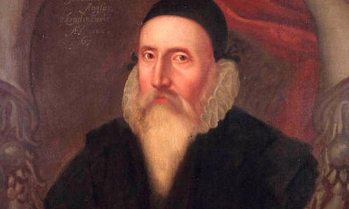 2. Cuốn sách Soyga: nhà toán học John Dee là một người đặt niềm tin vững chắc vào cả khoa học và sự huyền bí. Ông đã tích lũy một lượng lớn kiến thức từ thư viện lớn nhất ở London, nhưng cuốn sách ẩn danh mà ông chú ý nhất chính là cuốn sách Soyga. (Nguồn: bbc.com)