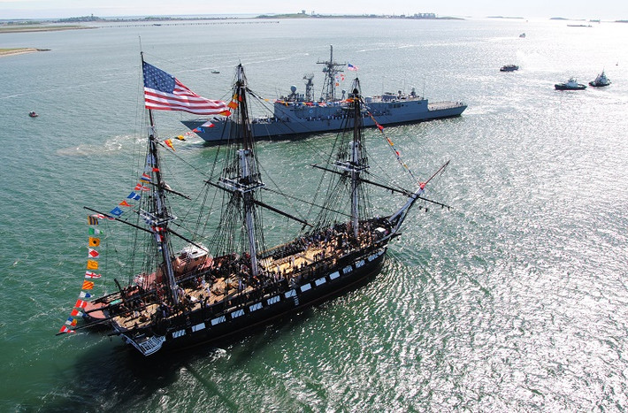 Trong năm nay, tàu chiến USS Constitution cũng được Hải quân Mỹ tiến hành đại tu với quy mô lớn trước lễ kỷ niệm 217 năm hoạt động của nó, kinh phí để bảo dưỡng con tàu này lên tới 15 triệu USD. Có một điều đặc biệt là có tới 15% số thanh gỗ trên tàu vẫn là những thanh gỗ được sử dụng trong quá trình đóng mới USS Constitution vào năm 1794.