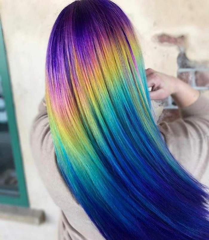 Ý tưởng chính của xu hướng này là nhuộm một lớp ombre nhưng lại tạo thành một lớp cầu vồng phủ theo chiều ngang hoặc chiều dọc. Nhìn xa, cả mái tóc sẽ tạo ra hiệu ứng là chùm tia laze.