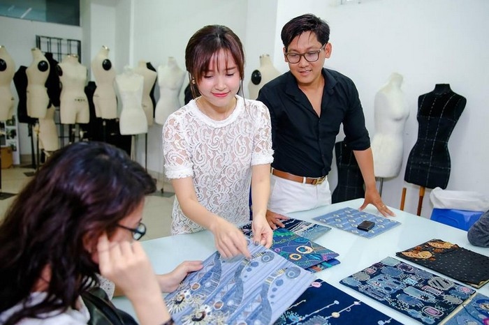 Cư dân mạng thích thú khi ngắm nhìn cô giáo hot girl Midu và cho rằng: "Cô giáo xinh thế này thì sinh viên nào học nổi". Ảnh: FBMidu.
