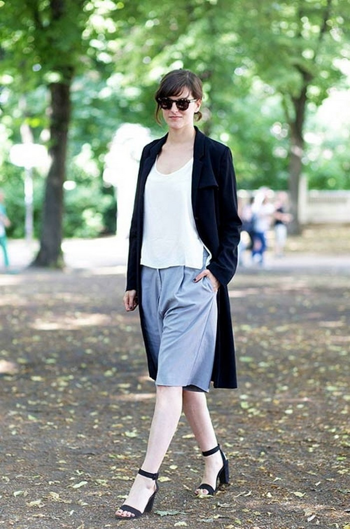 Kết hợp cùng blazer. Công thức áo khoác blazer + áo trơn + quần culottes + giày cao gót. Cả hai món đồ đều sẵn sàng một vẻ ngoài thanh lịch chỉn chu mà vẫn mới mẻ, thú vị cho set đồ công sở. Ảnh: Baohaiphong. Ảnh: Giamua.