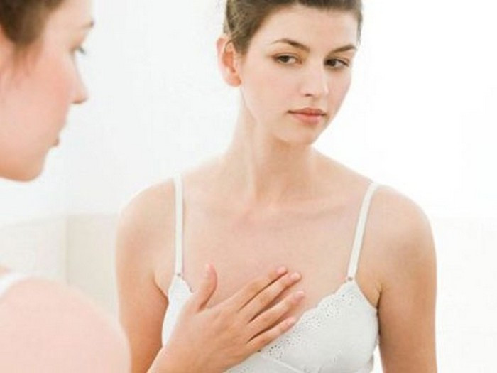 Núi đôi giảm. Núi đôi là nơi quy tụ một lượng lớn các mô mỡ giúp vòng một có vẻ đẹp căng tròn, mềm mại. Tuy nhiên, việc ăn kiêng khắt khe trong một thời gian ngắn sẽ khiến những mô mỡ này bị tiêu hao làm kích cỡ của bộ ngực cũng bị giảm sút. Thậm chí, vòng một sẽ sớm bị "bốc hơi" và núi đôi sẽ trở nên méo mó, lép kẹp.