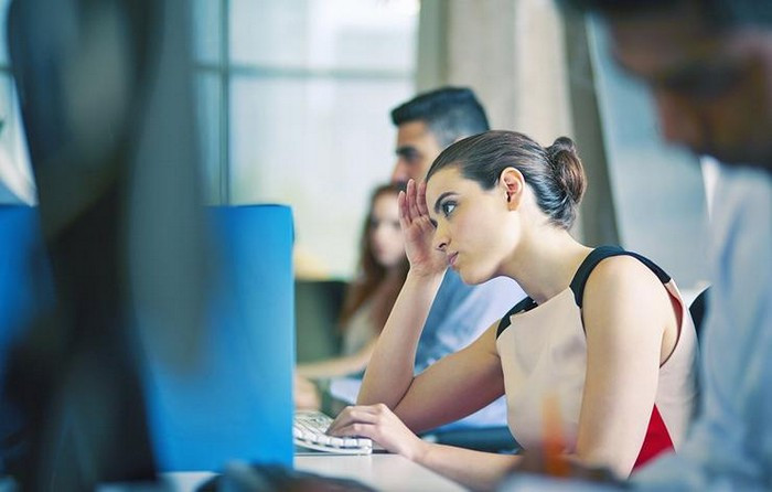Nhiều người không biết rằng, cách giảm cân cấp tốc đó không phải cách hay đối với sức khỏe tổng thể. Đôi khi hạn chế calo quá mức lại là con dao hai lưỡi gây kích ứng cho cơ thể. Dưới đây là một vài dấu hiệu cho thấy bạn đang thiếu hụt calo trầm trọng.