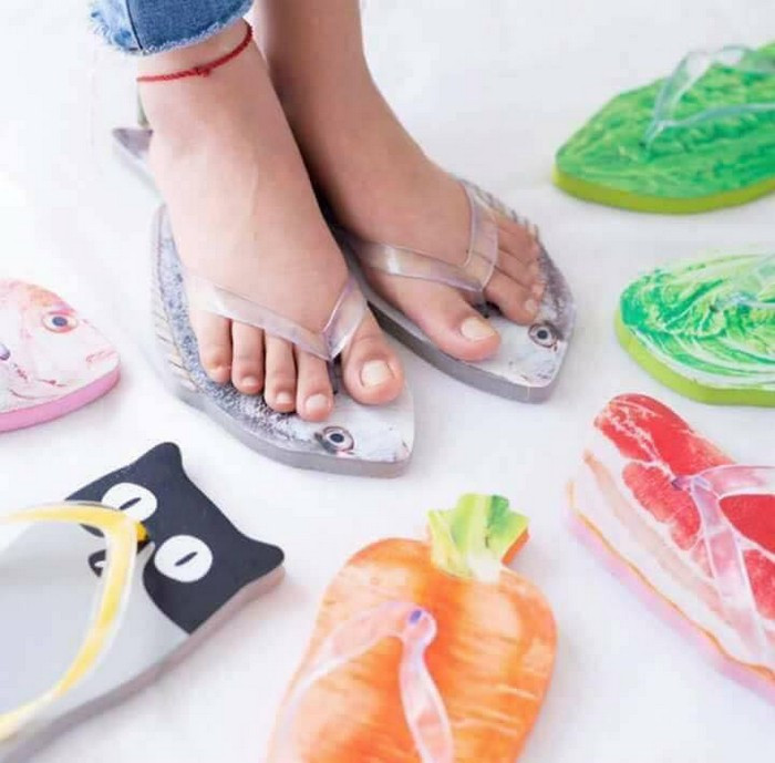 Những tín đồ thời trang ưa thích phong cách độc lạ rất thích thú với những đôi dép này. Ảnh: Shoppee.