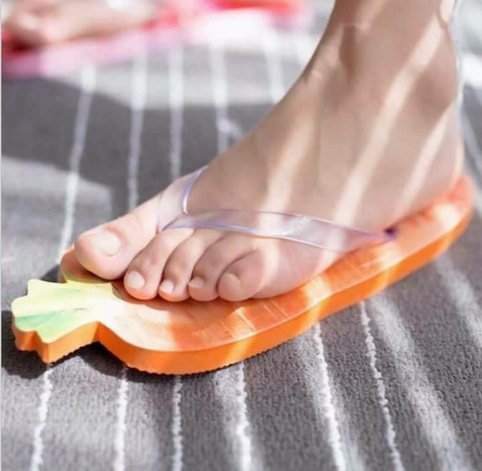 Tuy nhiên, những đôi tông này dùng công nghệ in 3D giống như thật và bạn có thể đi thoải mái, thu hút được sự chú ý. Ảnh: Vatgia.