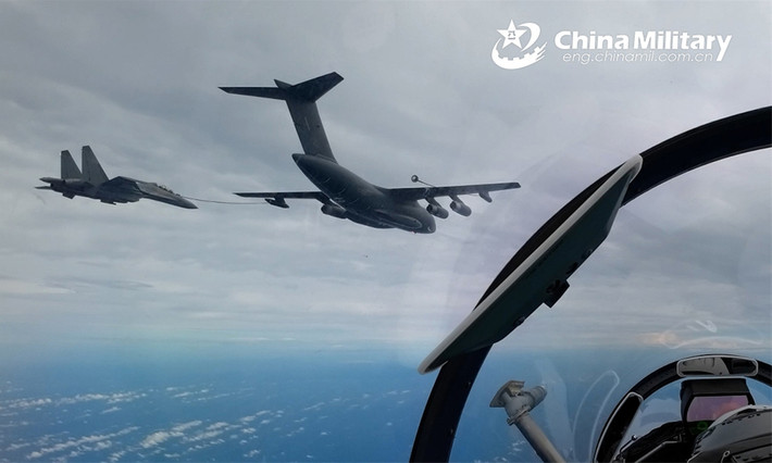 Hệ thống HMD của J-20 cho phép phi công chỉ định mục tiêu nhanh chóng mà không cần thay đổi hướng máy bay, nâng cao khả năng linh hoạt trong các trận không chiến tầm gần và giúp J-20 cạnh tranh mạnh mẽ với các chiến đấu cơ tàng hình phương Tây như F-35. Ảnh: Global Times.