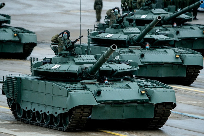 Tuy nhiên, hiệu suất mạnh mẽ của T-80 tại Ukraine đã làm gia tăng nhu cầu đối với mẫu xe này và làm nổi bật những ưu điểm độc đáo của nó so với các xe tăng khác. Điều này dẫn đến thông báo vào tháng 9/2023 của Bộ Quốc phòng Nga rằng, việc sản xuất T-80 sẽ được tiếp tục sau gần ba thập kỷ bị gián đoạn.