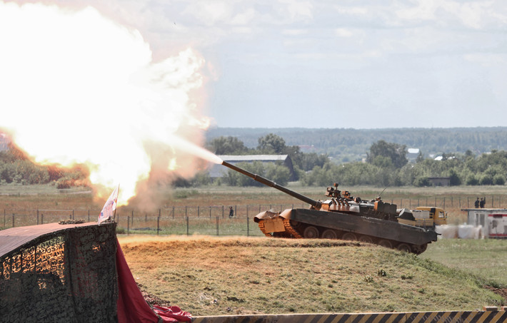 Theo thông tin từ Bộ Quốc phòng Nga cho biết, kíp xe tăng T-80BVM thuộc nhóm tác chiến “Phía Đông” đóng quân tại Primorsky Krai, được cho là đã chặn đứng một cuộc tấn công sắp xảy ra của Quân đội Ukraine dọc theo khu vực thuộc mặt trận phía nam Donetsk. Ảnh: Wikipedia .