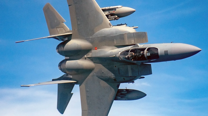 Hiện mức giá của F-15EX là 94 triệu USD mỗi chiếc do ảnh hưởng của lạm phát và số lượng đặt hàng giảm. Boeing hy vọng các thương vụ xuất khẩu, đặc biệt với Indonesia và Ba Lan, sẽ góp phần ổn định chi phí. Mặc dù có giá thành cao nhưng Eagle II vẫn là một loại máy bay chiến đấu hiệu quả trong các chiến dịch không quân hiện đại.