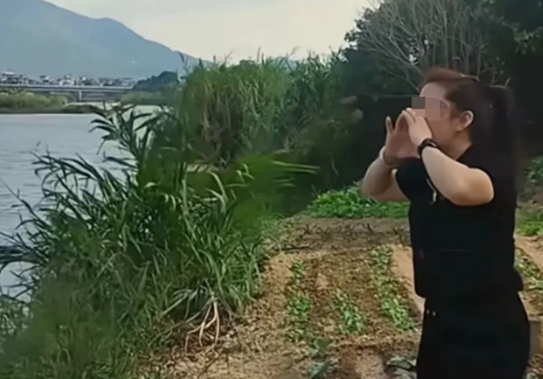 Bên cạnh đó, cũng nhiều người chỉ trích gia đình bạn gái vì hành động bạo lực: "Sao có thể đơn phương đánh con người khác? Đây là cách xử lý sai lầm", "Lẽ ra hai bên gia đình nên ngồi lại cùng nhau, thay vì khiến mọi việc trở nên tồi tệ thế này".
